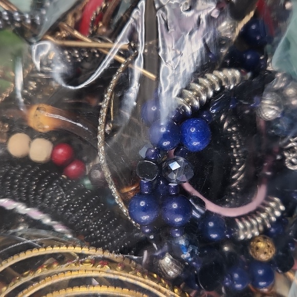 4lb Mystery Craft Broken Jewelry Loose Beads Lot PRICE FIRM - CANNOT BE BUNDLED - Picture 6 of 8